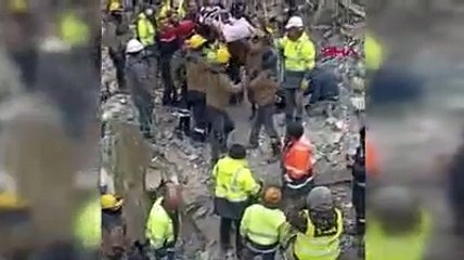 5 yaşındaki çocuk 103 saat sonra enkazdan kurtarıldı