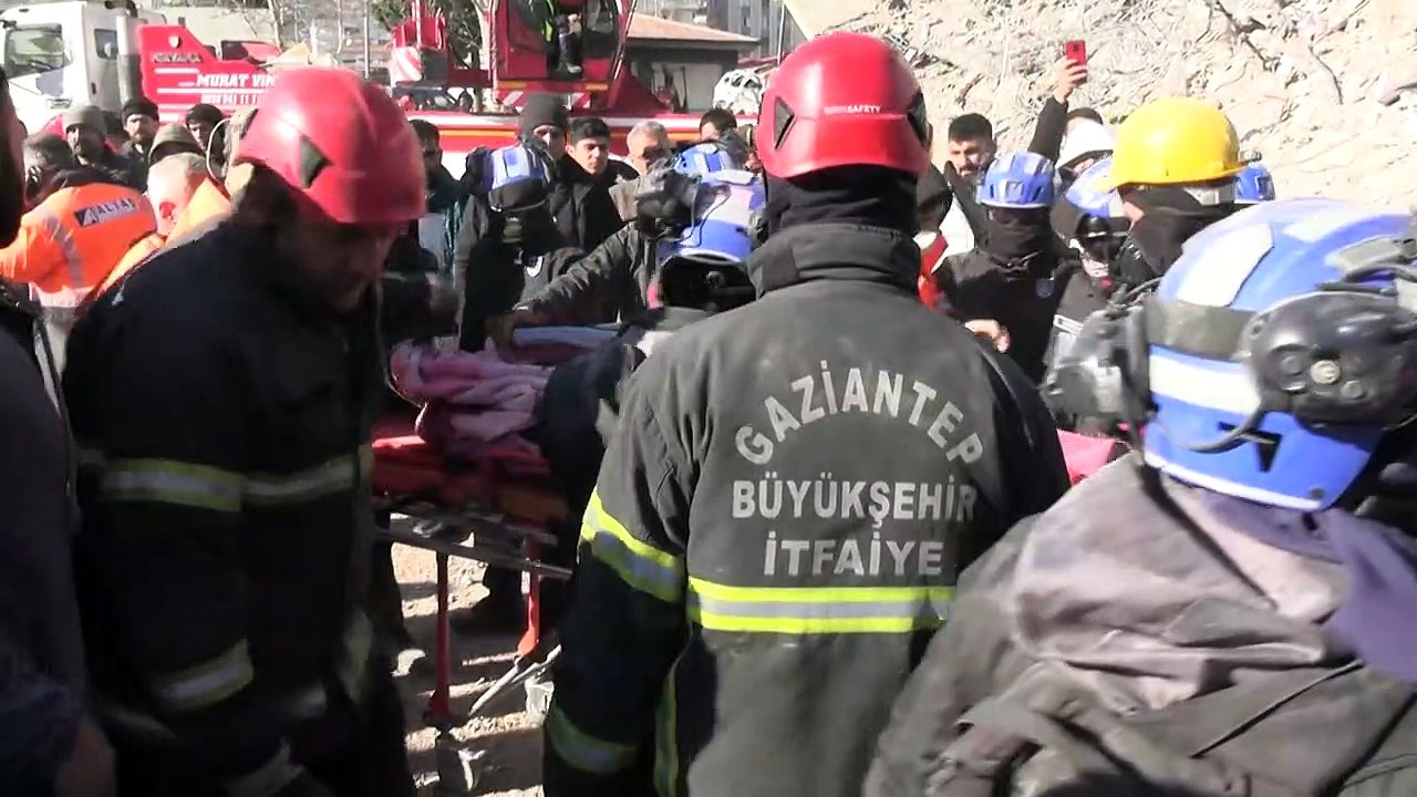 Wettlauf gegen die Zeit: Helfer im Erdbebengebiet suchen weiter nach Überlebenden