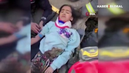 99 saat sonra enkazda bulunan Ayfer, Zeynep Bastık dinlemek istemişti! Şarkıcıdan paylaşım geldi