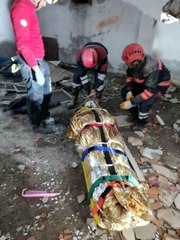 "Çok susadım çabuk olun" diyen minik Ayşenur ile annesi depremin 5. gününde kurtarıldı