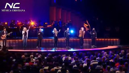 Alexandra osteen  off the ground