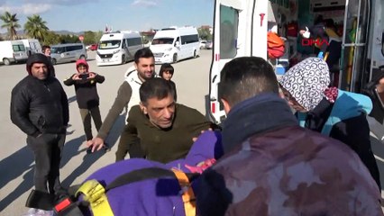 Enkaz altından çıkarılan kadın doğum yaptı