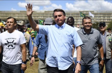 Télécharger la video: Flávio nega acusações de que Bolsonaro estaria se escondendo: 'Não temos medo de nada'