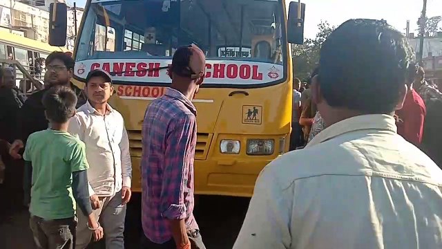 sidhi: Bike rider student hit by school bus, painful death on the spot