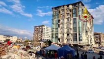 Terremoto Turchia, i vigili del fuoco italiani ad Antiochia. Trovato un ragazzo morto sotto le macerie