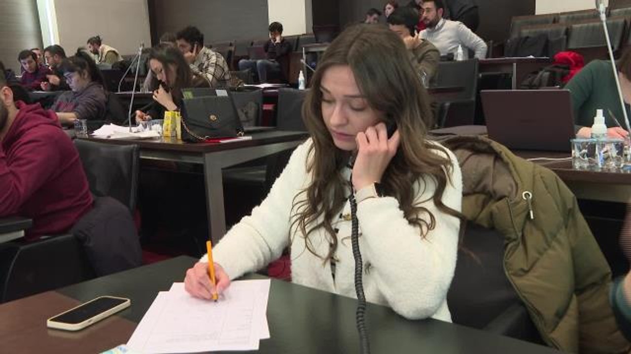 Kılıçdaroğlu, CHP Genel Merkezi'nde Depremin İlk Günü Kurulan Afet Koordinasyon Merkezi'nde Gelerek Çalışmalar Hakkında Bilgi Aldı