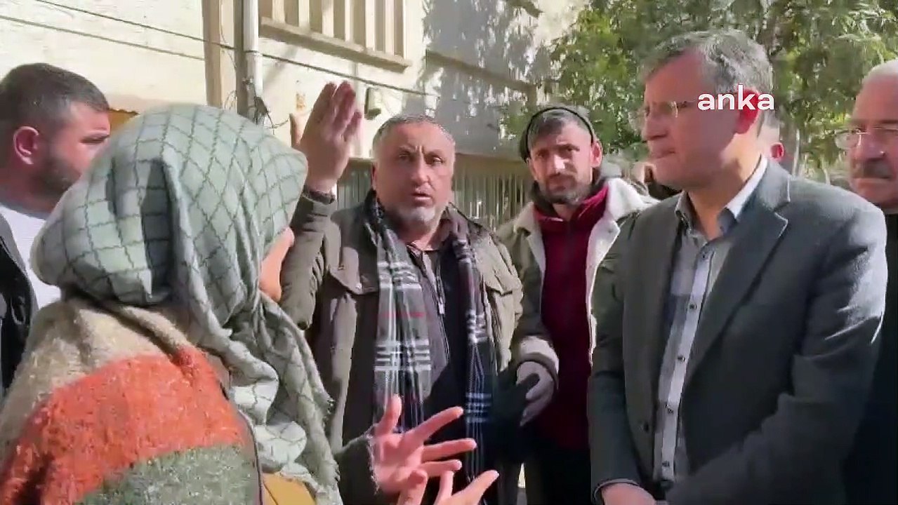 Osmaniyeli depremzede: 'Fuat Oktay ‘çalışmalar bitti’ demiş. Nerede bitti. Daha kazma kürek vurulmayan enkazlar var'