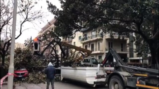 La Sicilia colpita dal maltempo: bufere e bombe d'acqua