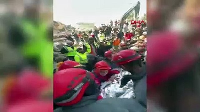 Hatay'da anne ve 3 çocuğu 108 saat sonra enkazdan sağ olarak çıkarıldı