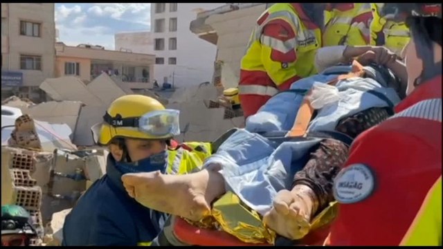 Sisma in Turchia e Siria, una donna estratta viva dopo 100 ore
