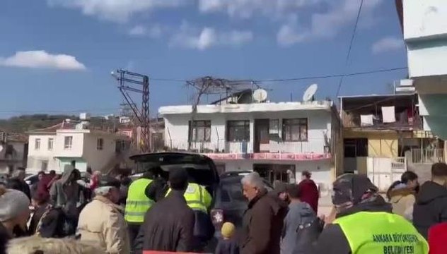 Mansur Yavaş: Ankara'dan Gelen 300'e Yakın Motokurye Vatandaşımız Hatay'da, Sıkışık Trafik Koşullarında Anlık Olarak Evlere Gıda, Yemek, İlaç,...