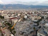 İskenderun Limanı'ndaki yangının soğutma çalışmaları karadan ve denizden devam ediyor