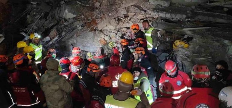 Depremden 111 saat sonra enkazdan sağ olarak kurtarıldı