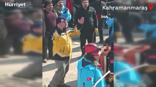 Acil tıp teknisyeninden büyük fedakarlık: Enkaz altındaki kızını bırakıp görevine devam etti