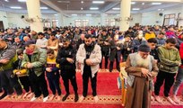 Gazzeliler depremde ölenler için gıyabi cenaze namazı kıldı