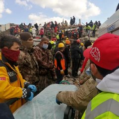 Adıyaman'da enkaz altında kalan Mehmet Ayhan Erdem, 105 saat sonra sağ olarak çıkarıldı