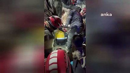 Hatay'daki enkazdan çıkarıldı: 'Depremin 111. saatindeki mucizenin adı 8 yaşındaki Fatma oldu'