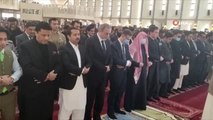 Pakistan'da depremde hayatını kaybedenler için gıyabi cenaze namazı