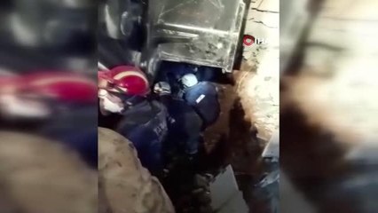 99 saat enkaz altında kalan anne ve kızı kurtarıldı