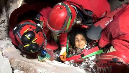 112. saatte anne ve oğlu 2 saat arayla enkazdan kurtarıldı