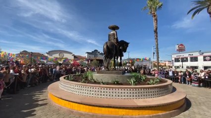 Los Ángeles inaugura una estatua en honor a Vicente Fernández