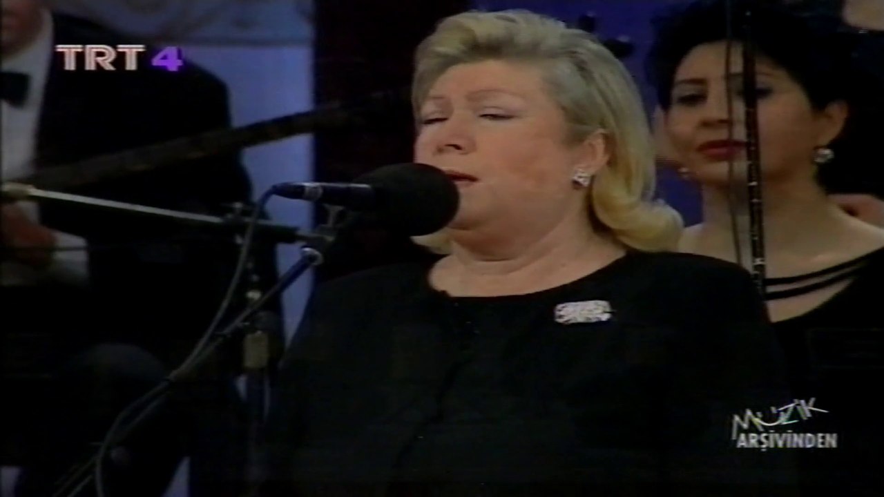 İnci Çayırlı / Menekşelendi sular sular menekşelendi