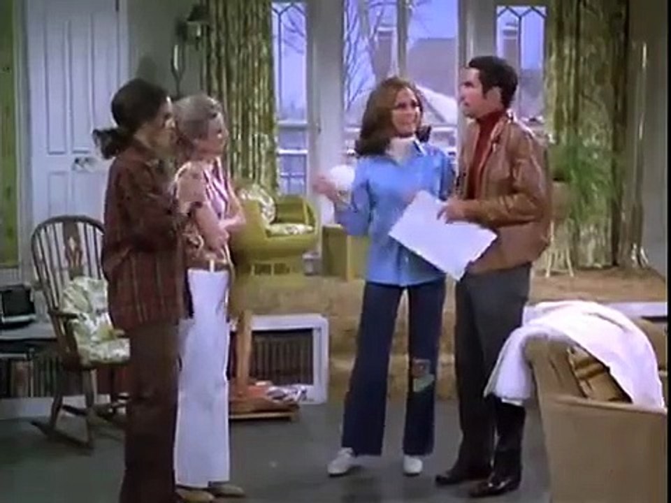 The Mary Tyler Moore Show - Se2 - Ep24 - His Two Right Arms HD Watch