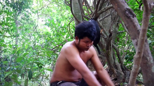 Cooking Pork Feet BBQ eating with Hot Spicy Sauce so Delicious - Cook crispy Pig Legs bbq in jungle