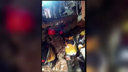 إنقاذ امرأة حامل وطفلتها بعد قضاء 115 ساعة تحت الأنقاض في غازي_عنتاب