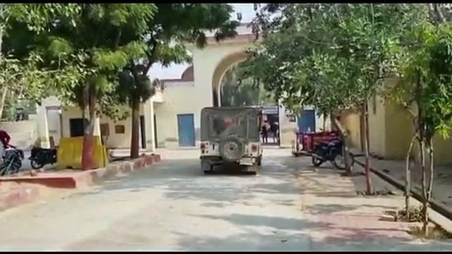 Theft of lakhs from showroom by using ladder, accused arrested, nothing recovered till now