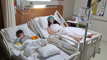 Hatay'da enkazda ayrı düşen anne ile oğlu Adana'da hastanede birbirine kavuştu