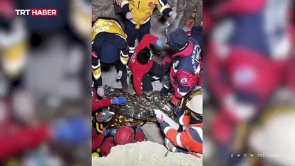 Biri engelli 2 kişi depremden 114 saat sonra kurtarıldı