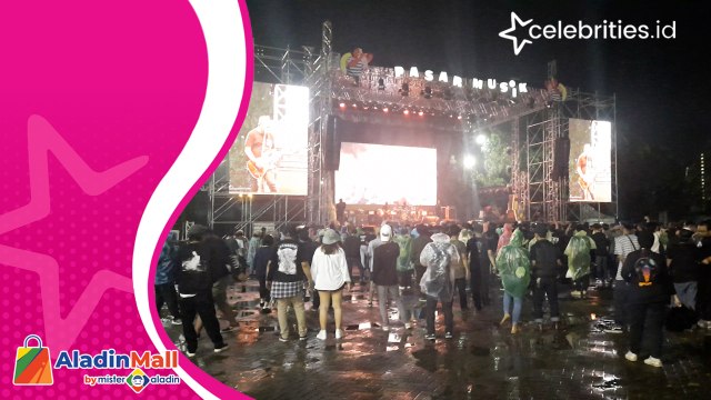 Rocket Rockers Guncang Festival Pasar Musik 2023, Animo Penonton Memuncak di Tengah Hujan