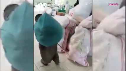 Nevşehir'de Nadire nine depremzedelere yardım için sırtında yorgan taşıdı