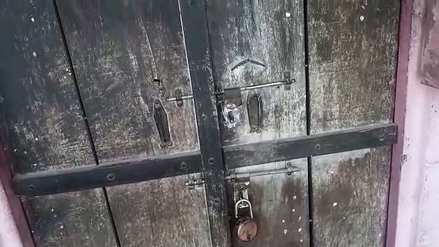 चोरों ने एक रात में 5 दुकानों के तोड़े ताले