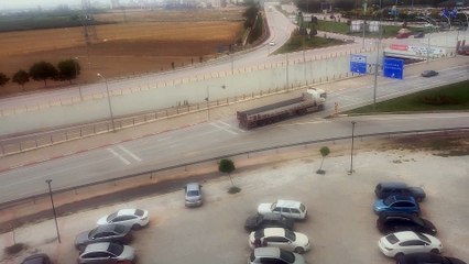 Tanker gemisi yükleme operasyonu görüntüleri.