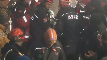 Continúan los rescates milagrosos en Turquía