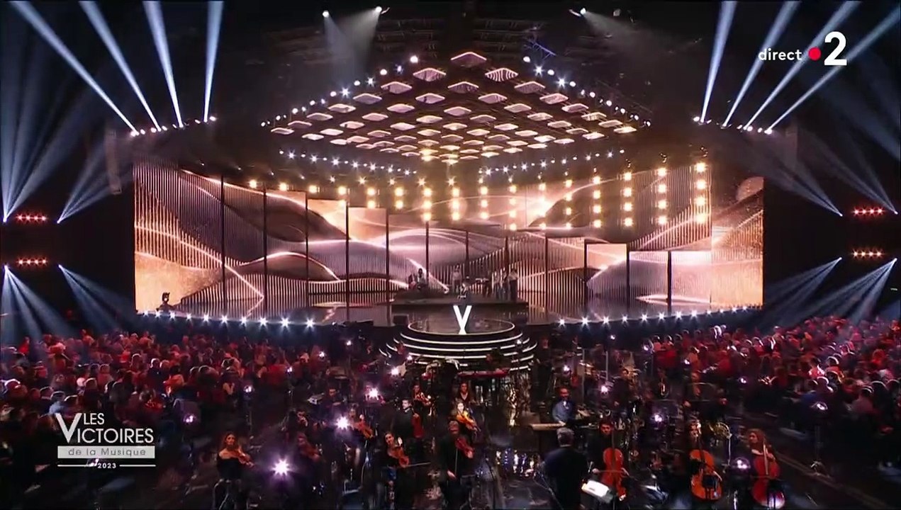 Laury Thilleman sévèrement critiquée pour sa présentation des Victoires de la musique le vendredi 10 février 2023 sur France 2