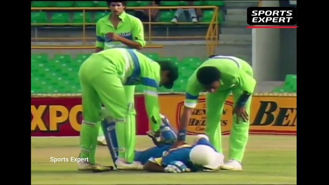 Wasim Akram Injured 5 Batsman Seriously By Deadly Swinging Bowling - Swing Ka Sultan