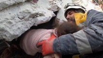 Séisme en Syrie : l'impressionnant sauvetage d'une famille entière coincée sous les gravats