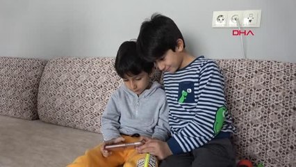 DEPREM SIRASINDA KAPILARI AÇILMAYAN AİLE, PENCEREDEN ATLAYARAK KURTULMUŞ