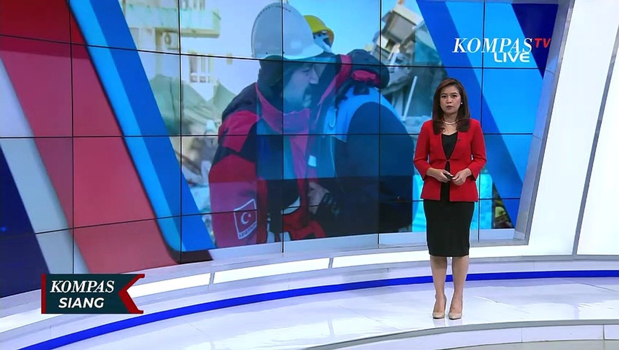 Keluarga Pengungsi Perang Suriah  Makamkan Sang Ibu yang Jadi Korban Gempa