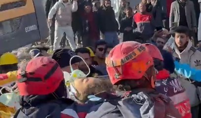 CHP'li vekilin akrabası 132 saat sonra göçük altından çıkartıldı