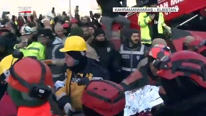 'Yaşayacağım' Diyen 20 Yaşındaki Ülkü 133 Saat Sonra Enkazdan Çıkarıldı - Türkiye Gazetesi