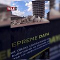 Yıkılan sitede geriye bir tek 'depreme dayanıklı' panosu kaldı!