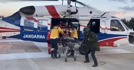 Enkazdan 133 saat sonra kurtarıldı, jandarma helikopteriyle hastaneye sevk edildi