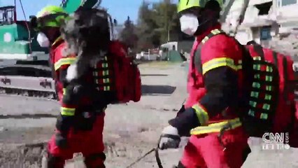 Türkiye-Ermenistan sınırı 35 yıl sonra depremzedeler için açıldı