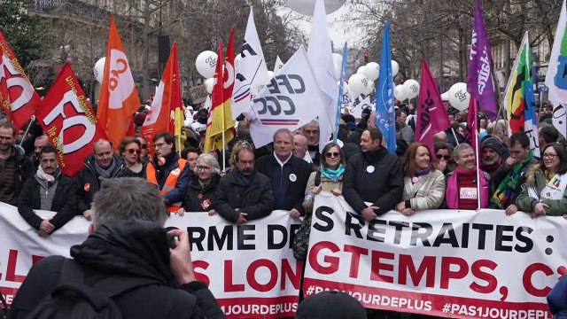 Mais atos contra reforma da previdência na França