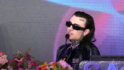 Sanremo 2023, Rosa Chemical spiega il sex toy sul palco: "Un inno alla libertà"