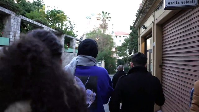 Sorpresa a Sanremo: Tananai suona Tango davanti al Casinò